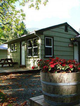 Cabins And Campground At Cultus Lake Park Hotel Chilliwack Kültér fotó